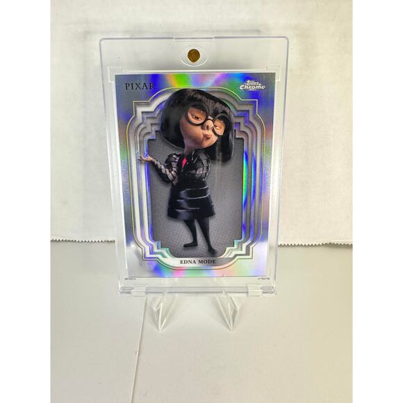 Topps Chrome Disney 2024 #101 Edna Mode Refractor Card - Picture 2 of 3